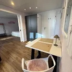 Appartement Gemütliches City-apartment Mit Kitchenette&café Im Haus