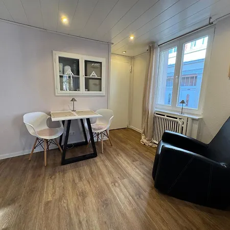 Gemuetliches City-apartment Mit Kitchenette & Cafe Im Haus Appartement