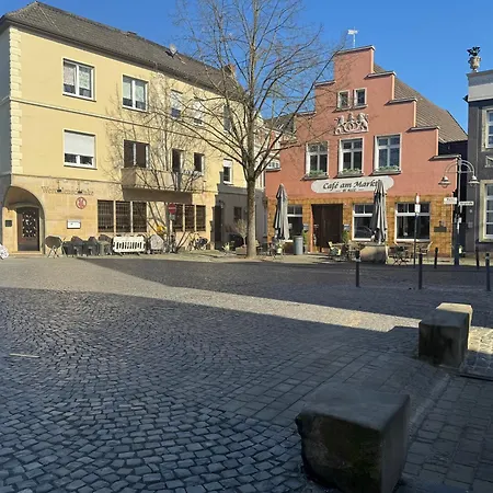 Appartement Gemütliches City-apartment Mit Kitchenette&café Im Haus