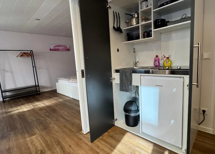Gemuetliches City-apartment Mit Kitchenette & Cafe Im Haus Appartement *